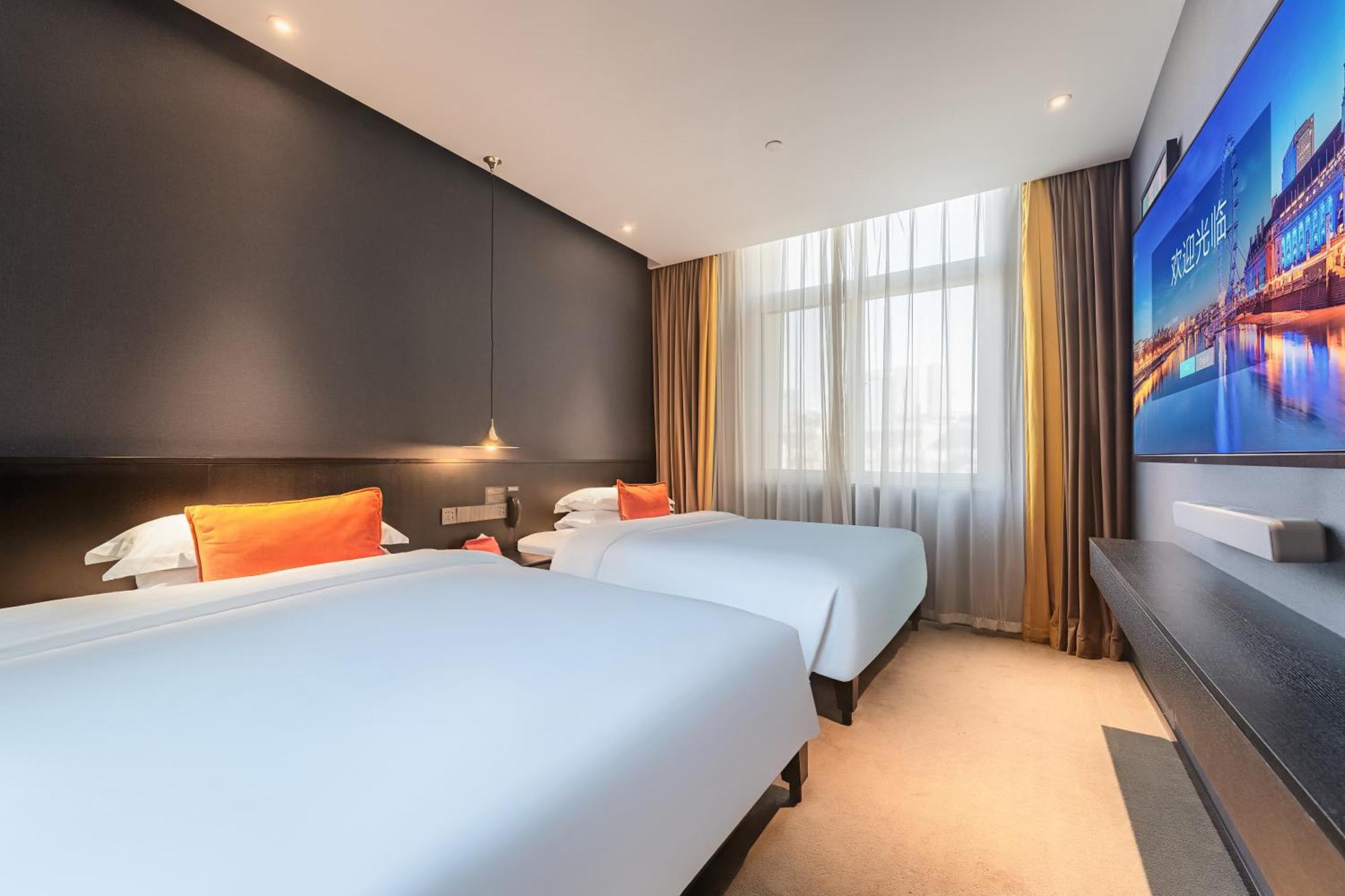Hesu Designer Hotel & Suites -Near Xi'An Drum Tower And Yongning Gate -Free Laundry Luggage Storage -Kitty Cafe With Freshly Ground Coffee -24H Front Desk -English Service المظهر الخارجي الصورة